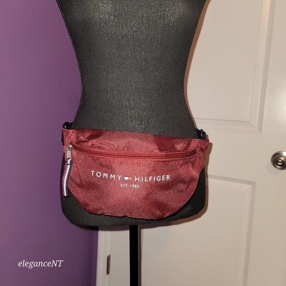 Tommy Hilgiger Unisex Burgundy Fanny Pack Waist / Over Shoulder Bag NWT - Picture 4 of 9